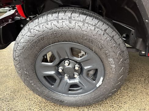Used 2022 Jeep Wrangler Unlimited Sahara AWD/4WD image 12