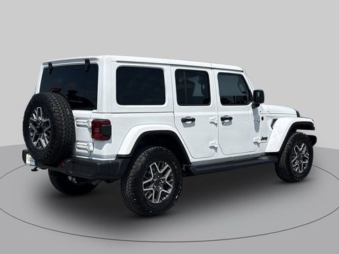 Used 2025 Jeep Wrangler Unlimited Sahara AWD/4WD image 3