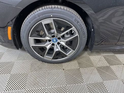 Used 2024 BMW i5 eDrive40i w/ Premium Package image 15