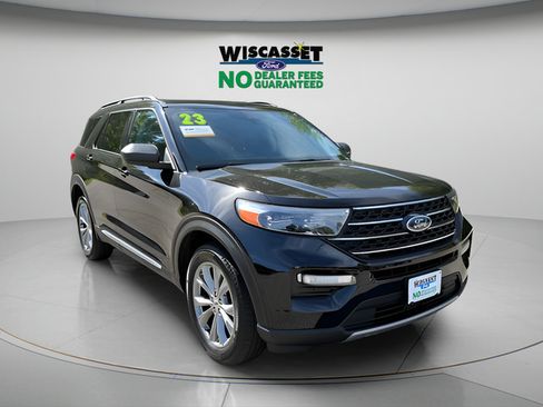 Used 2023 Ford Explorer XLT w/ Equipment Group 202A AWD/4WD image 26