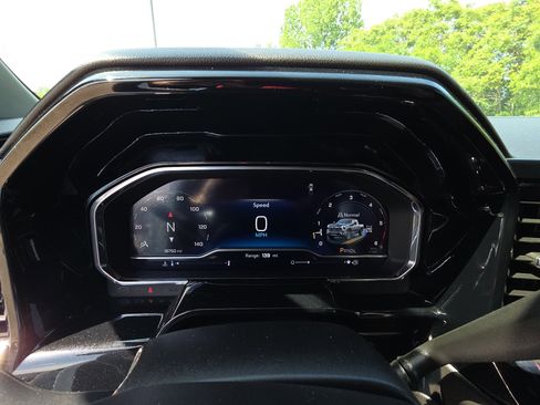 Used 2024 Chevrolet Silverado 3500 LT AWD/4WD image 17