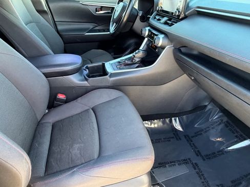 Used 2022 Toyota RAV4 SE image 13