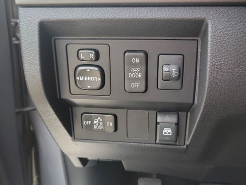 Used 2016 Toyota Tundra SR5 w/ SR5 Upgrade Package RWD image 34