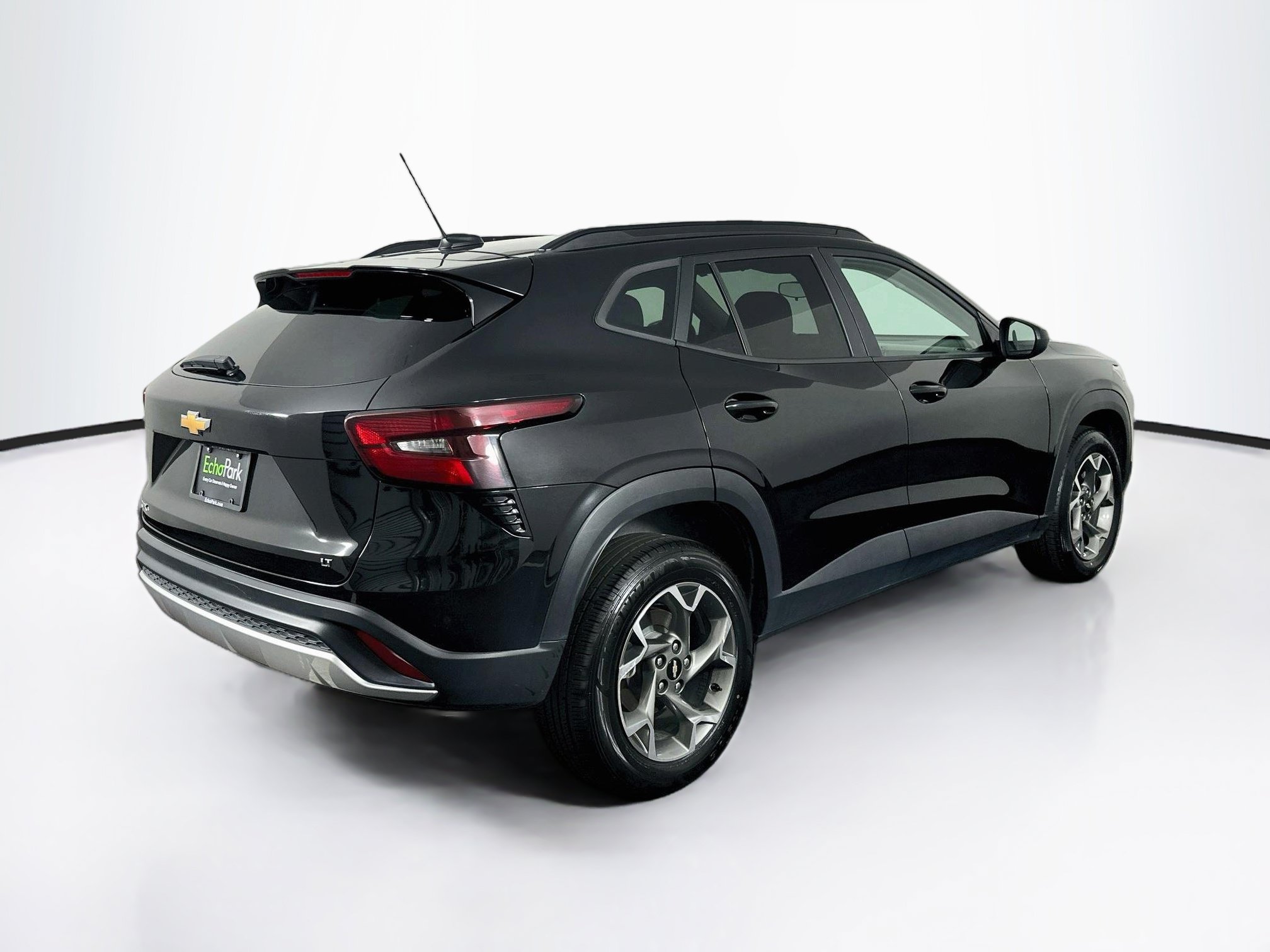 Used 2025 Chevrolet Trax LT FWD image 9