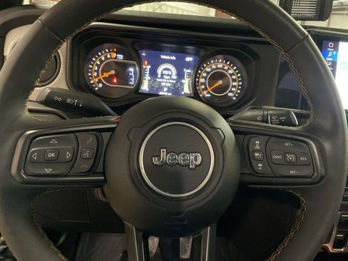 Used 2024 Jeep Gladiator Sport image 16