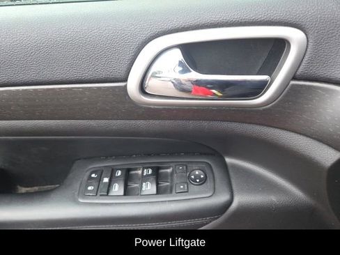 Used 2018 Jeep Grand Cherokee Altitude image 19