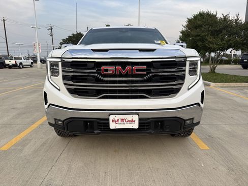 Used 2022 GMC Sierra 1500 SLT image 3
