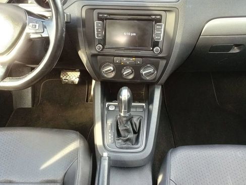 Used 2015 Volkswagen Jetta SE FWD image 12