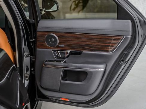 Used 2017 Jaguar XJ R-Sport image 56