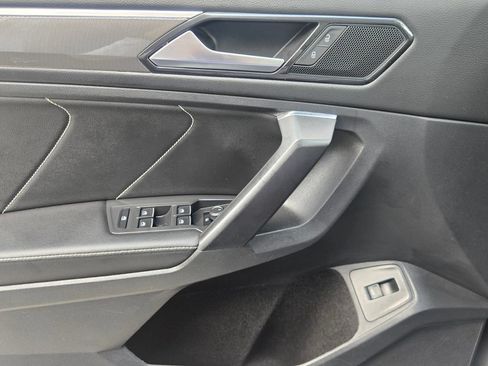 Used 2023 Volkswagen Tiguan SE R-Line FWD image 28