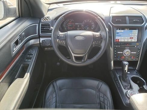 Used 2018 Ford Explorer Platinum image 19