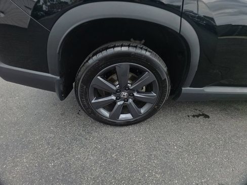 Used 2025 Honda Pilot Sport image 11