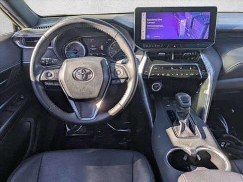 Used 2023 Toyota Venza XLE image 17