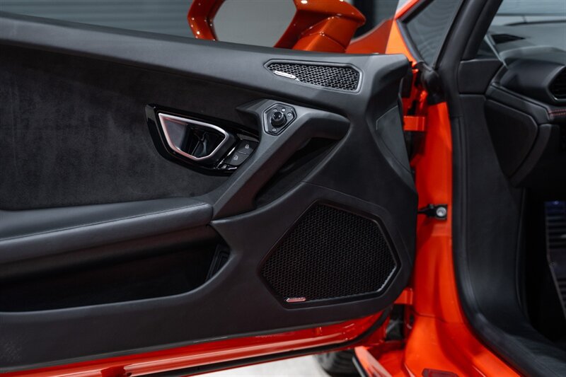 Used 2020 Lamborghini Huracan EVO AWD/4WD image 23
