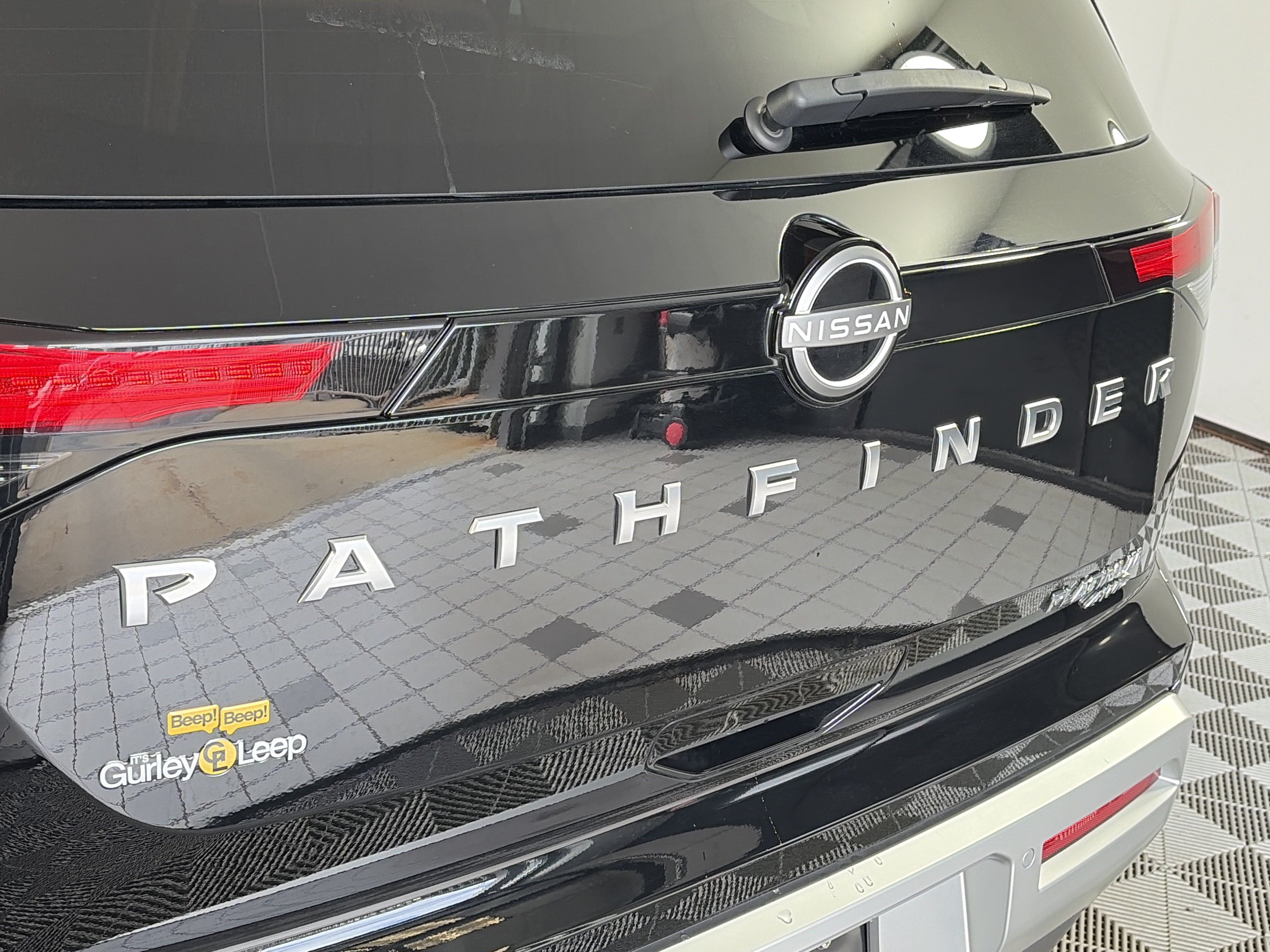 Certified 2025 Nissan Pathfinder Platinum w/ Cargo Package AWD/4WD image 16