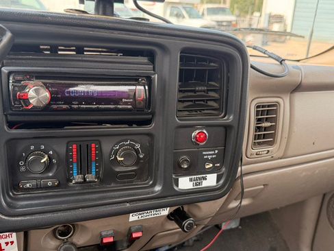 Used 2005 Chevrolet Silverado 2500 W/T RWD image 18