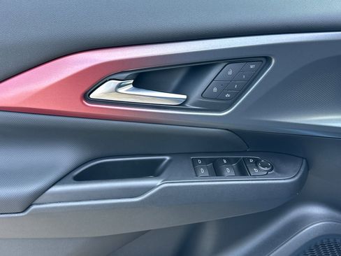 New 2025 Chevrolet Equinox EV RS image 11