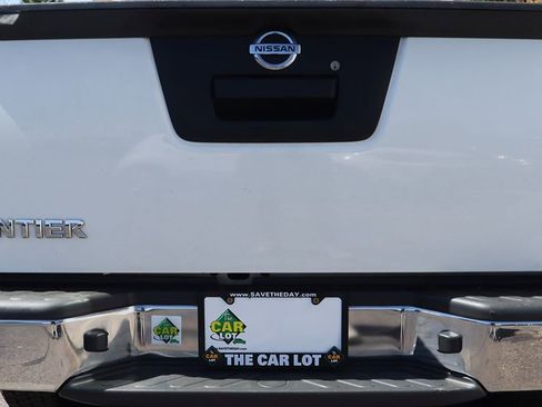 Used 2015 Nissan Frontier S image 21