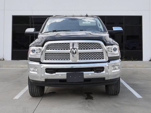 Used 2018 RAM 2500 Laramie w/ Convenience Group AWD/4WD image 3