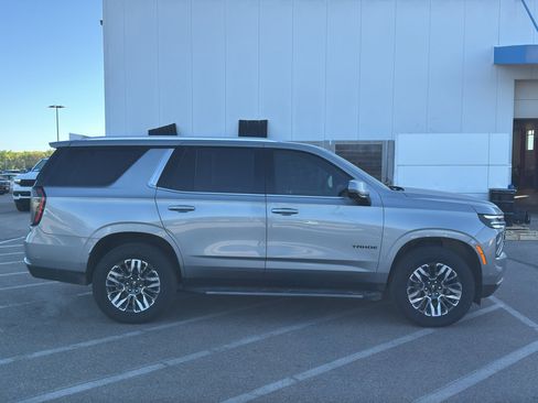 Used 2025 Chevrolet Tahoe LT w/ Comfort Package AWD/4WD image 7