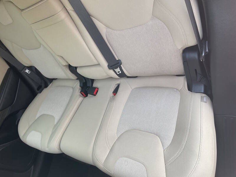 Used 2016 Jeep Cherokee Sport AWD/4WD image 9