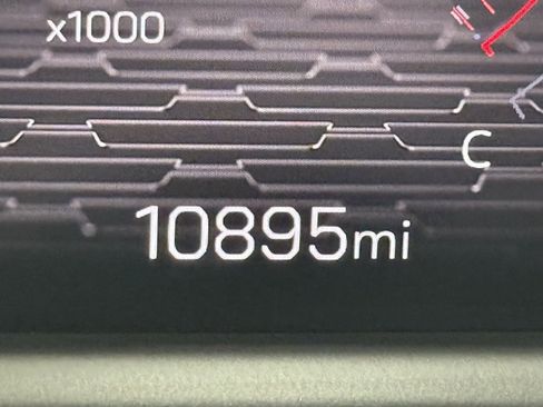 Used 2025 GMC Acadia Elevation image 24