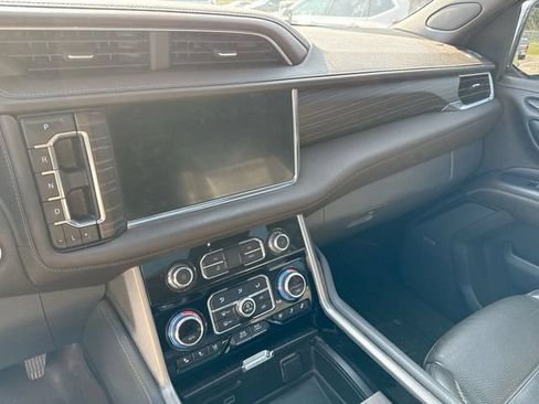 Used 2021 GMC Yukon XL Denali AWD/4WD image 13