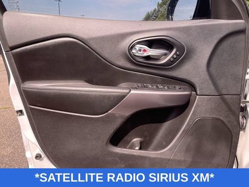 Used 2019 Jeep Cherokee Limited w/ Luxury Group AWD/4WD image 14