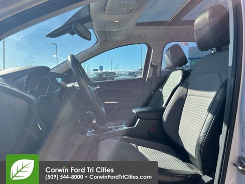 Used 2017 Ford Escape Titanium AWD/4WD image 5