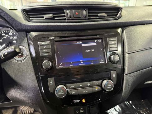 Used 2020 Nissan Rogue SV image 23