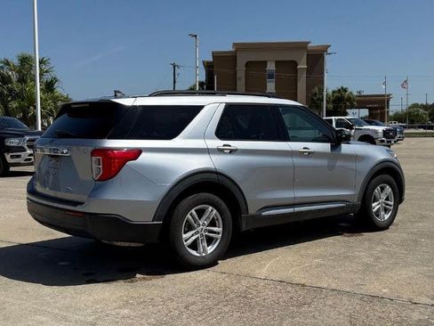 Certified 2022 Ford Explorer XLT RWD image 5