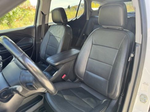 Used 2021 GMC Terrain SLT image 12