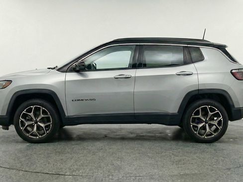 Used 2025 Jeep Compass Limited image 5