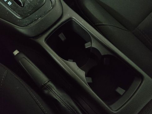 Used 2018 Ford Focus SE w/ SE Appearance Package image 26