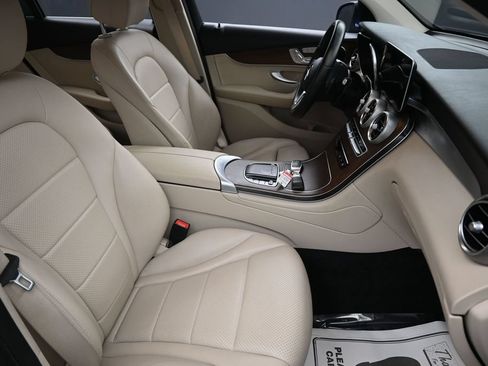 Used 2022 Mercedes-Benz GLC 300 w/ Premium Package Lite image 32