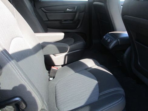 Used 2016 Chevrolet Traverse LT w/ Style and Technology Package FWD image 18