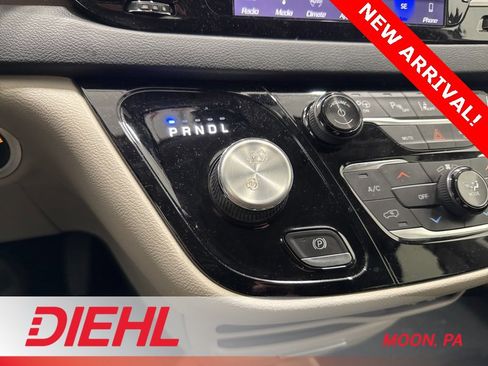 Used 2019 Chrysler Pacifica Touring-L w/ Advanced Safetytec Group image 37