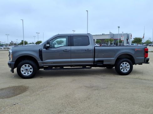 Used 2023 Ford F250 XLT w/ XLT Premium Package AWD/4WD image 2