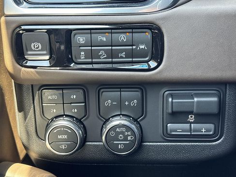 New 2026 GMC Yukon XL Denali Ultimate AWD/4WD image 16