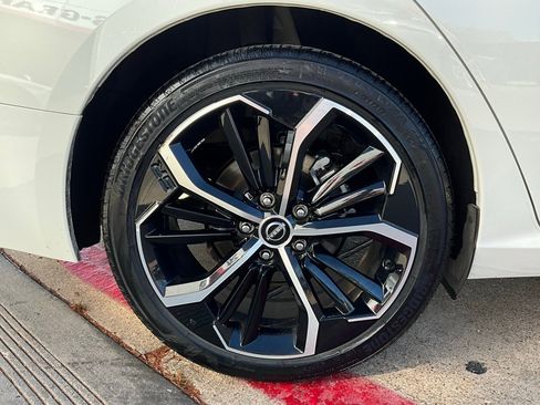 Used 2025 Nissan Altima 2.5 SR image 9