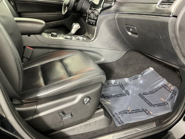 Used 2019 Jeep Grand Cherokee Limited AWD/4WD image 11