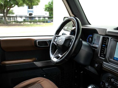Used 2022 Ford Bronco Outer Banks AWD/4WD image 17