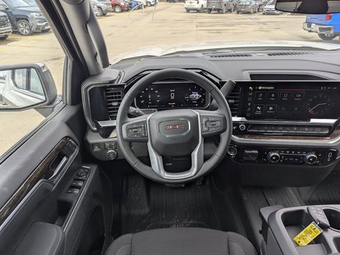 New 2026 GMC Sierra 1500 SLE image 3