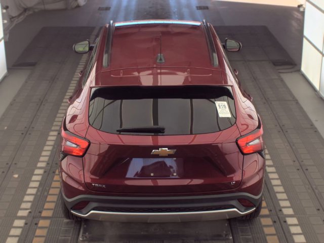 Used 2025 Chevrolet Trax LT w/ LT Convenience Package FWD image 4