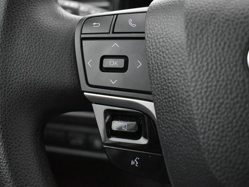 Used 2025 Toyota Camry LE image 19