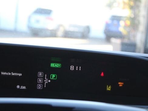 Used 2017 Toyota Prius Four FWD image 18