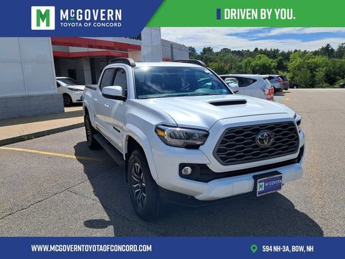 Used 2023 Toyota Tacoma TRD Sport w/ TRD Premium Sport Package AWD/4WD image 8