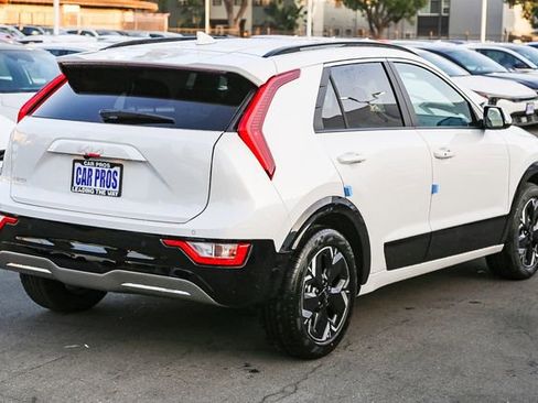New 2026 Kia Niro Wind FWD image 17