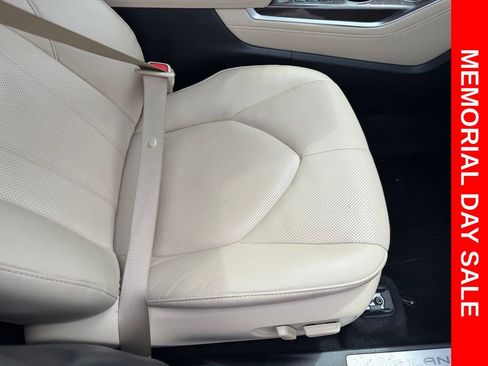 Used 2023 Toyota Highlander Limited FWD image 18