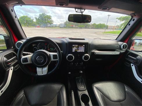 Used 2015 Jeep Wrangler Unlimited Sahara AWD/4WD image 15